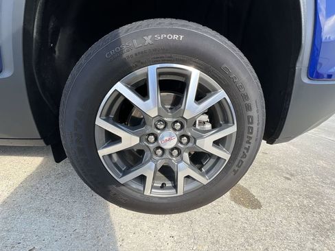 Certified 2023 GMC Acadia SLE w/ Driver Convenience Package image 43