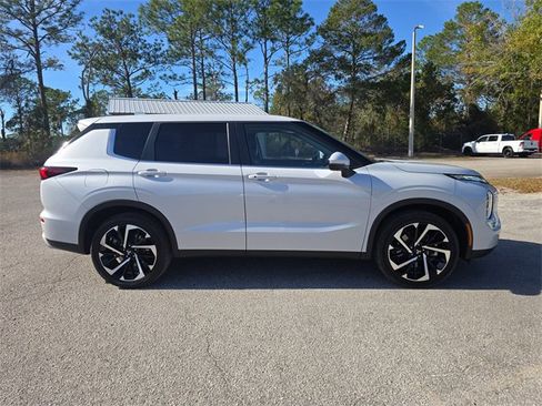 Used 2024 Mitsubishi Outlander SE Black Edition image 6