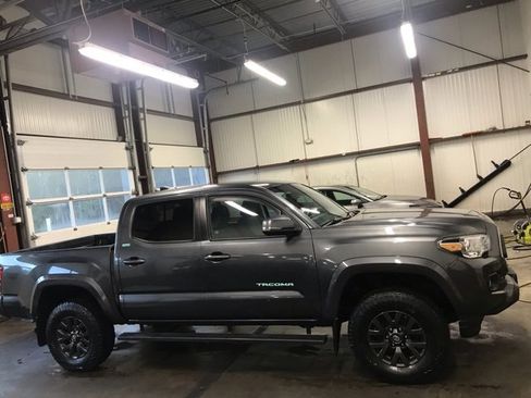 Certified 2021 Toyota Tacoma SR5 image 3