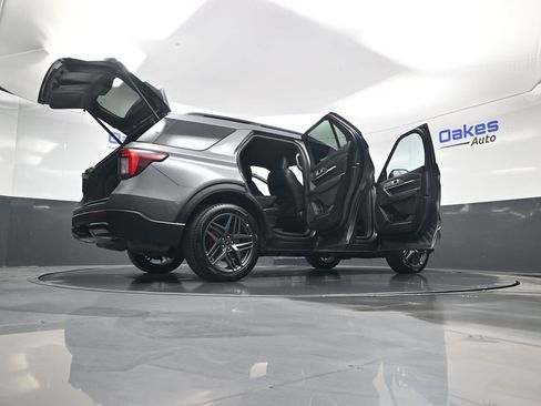 Used 2025 Ford Explorer ST-Line w/ ST-Line Street Pack image 65