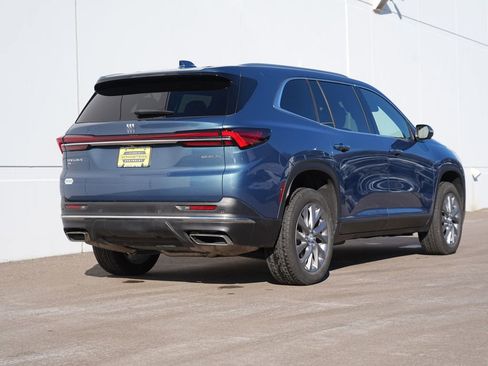 Used 2025 Buick Enclave Preferred image 3