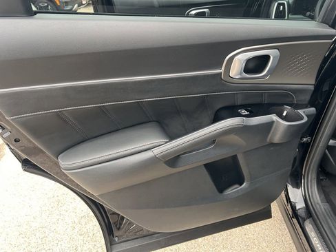 Certified 2022 Kia Sorento SX image 11