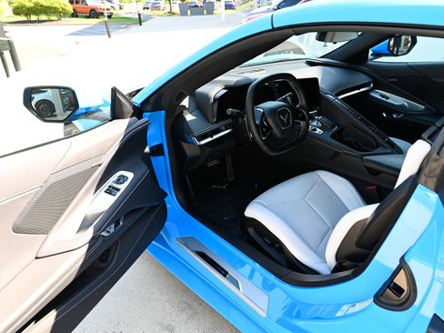 Used 2021 Chevrolet Corvette Stingray Coupe w/ Chrome Exterior Badge Package RWD image 15