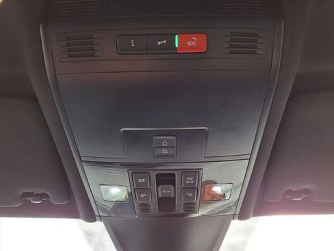 Used 2023 Volkswagen Tiguan SE R-Line image 78