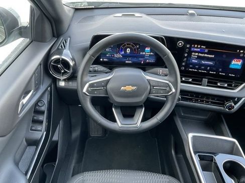 Used 2025 Chevrolet Equinox LT image 18
