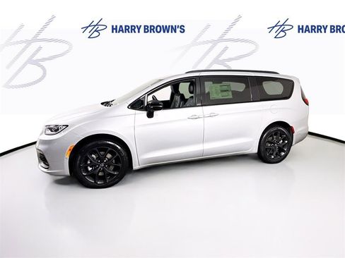 New 2026 Chrysler Pacifica Select image 28
