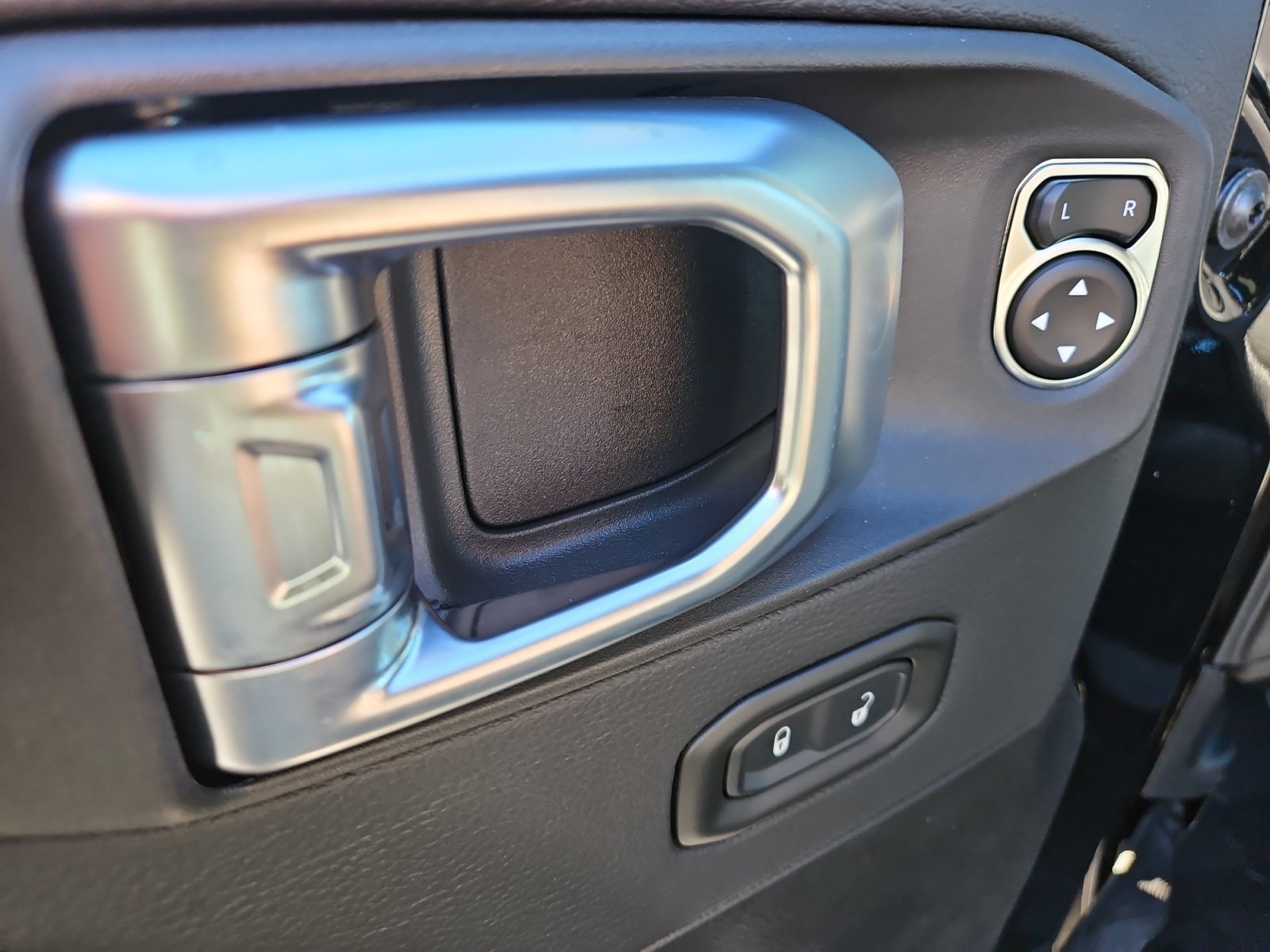 New 2027 Jeep Wrangler Unlimited Sahara AWD/4WD image 22