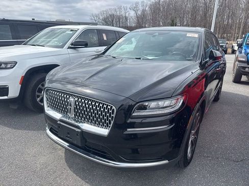 Used 2022 Lincoln Nautilus Reserve image 2