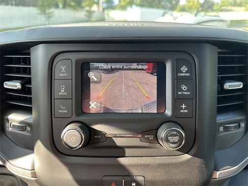 Used 2024 RAM 2500 Tradesman w/ Chrome Appearance Group image 27