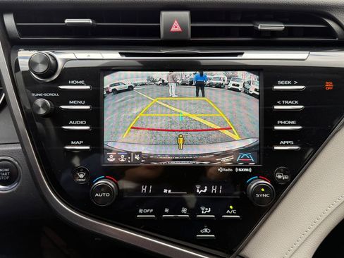 Used 2020 Toyota Camry XLE FWD image 25
