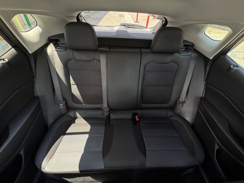 Used 2025 Chevrolet Trax LT FWD image 38