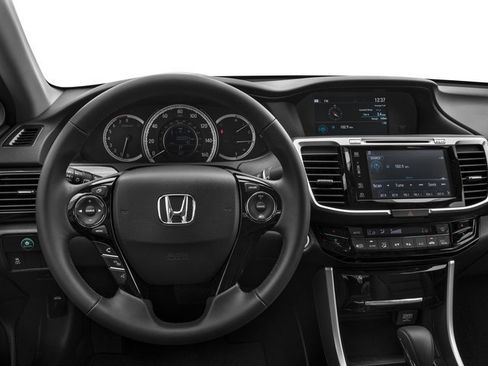 Used 2017 Honda Accord EX-L image 10
