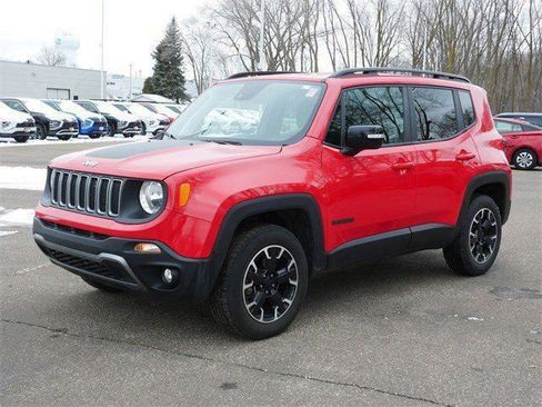 Used 2023 Jeep Renegade Latitude image 3