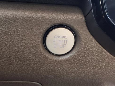 Used 2026 Kia Carnival FWD image 9