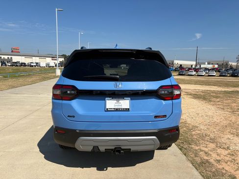 Certified 2025 Honda Pilot TrailSport image 7