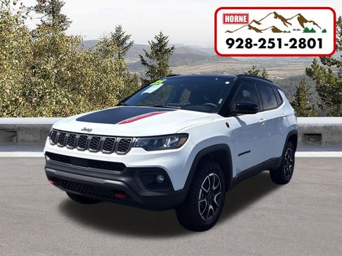 Used 2025 Jeep Compass Trailhawk w/ Trailhawk Convenience Group AWD/4WD image 1