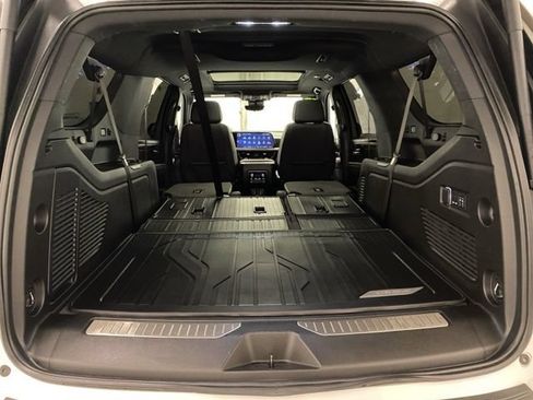 Used 2025 Chevrolet Suburban High Country AWD/4WD image 27