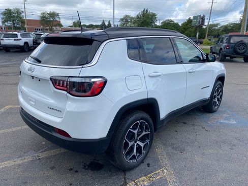 Used 2025 Jeep Compass Limited AWD/4WD image 5