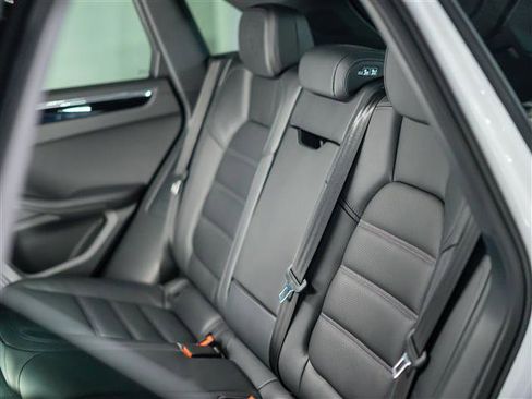 Certified 2025 Porsche Macan S AWD/4WD image 28