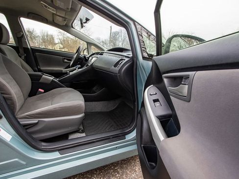 Used 2013 Toyota Prius Plug-In Hybrid image 18