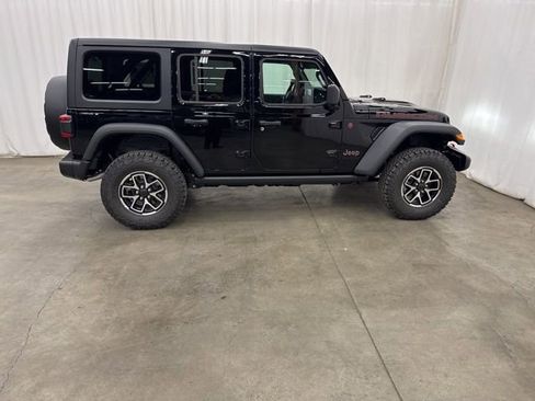 Used 2025 Jeep Wrangler Unlimited Rubicon w/ Technology Group image 28
