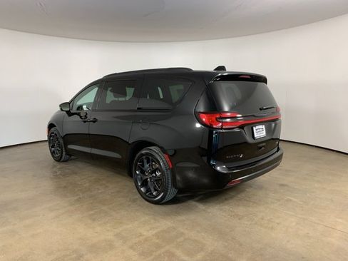 Used 2024 Chrysler Pacifica Touring-L w/ Uconnect Theater Family Group image 15