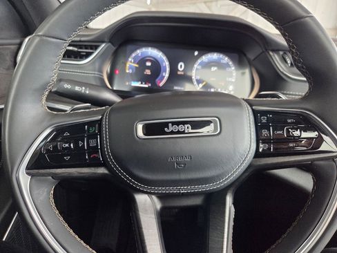 Used 2023 Jeep Grand Cherokee Overland w/ Luxury Tech Group IV AWD/4WD image 7