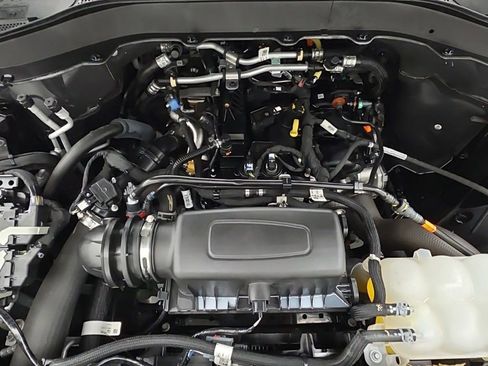 Used 2024 Ford Explorer XLT image 17