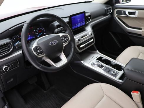 Used 2023 Ford Explorer XLT w/ Equipment Group 202A image 14