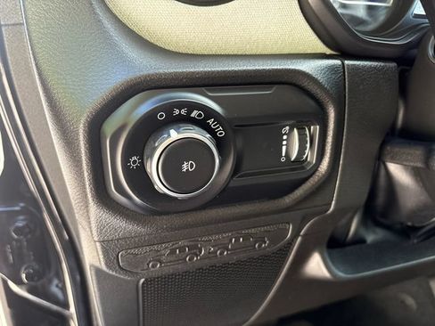 Used 2025 Jeep Wrangler Sport AWD/4WD image 18