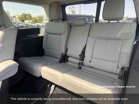 Used 2025 Ford Expedition Active image 13