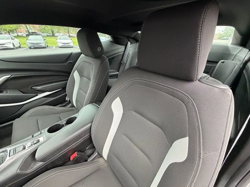 Used 2017 Chevrolet Camaro LT RWD image 7