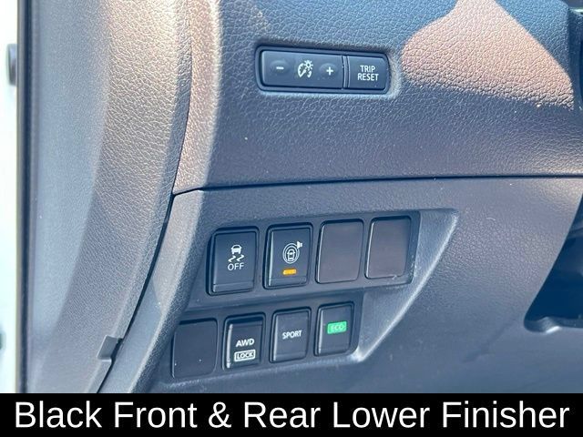 Used 2017 Nissan Rogue SV AWD/4WD image 16