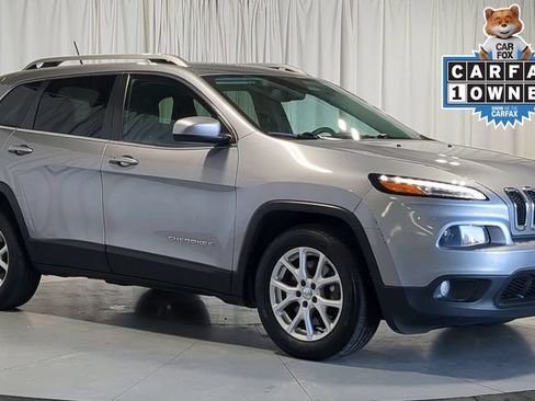 Used 2014 Jeep Cherokee Latitude w/ Comfort/Convenience Group FWD image 2