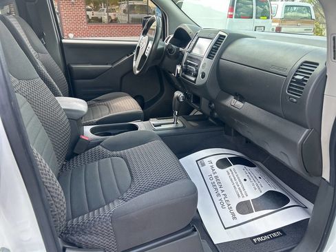 Used 2019 Nissan Frontier SV image 19
