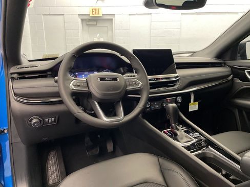 New 2026 Jeep Compass Latitude image 9