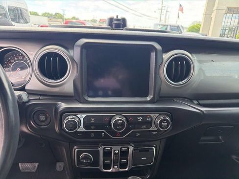 Used 2018 Jeep Wrangler Unlimited Sahara AWD/4WD image 26
