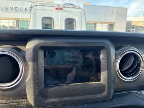 Used 2020 Jeep Wrangler Unlimited Sahara image 21