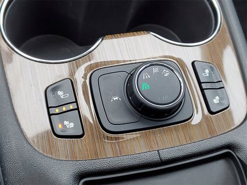 Used 2022 GMC Acadia SLE w/ Driver Convenience Package image 30