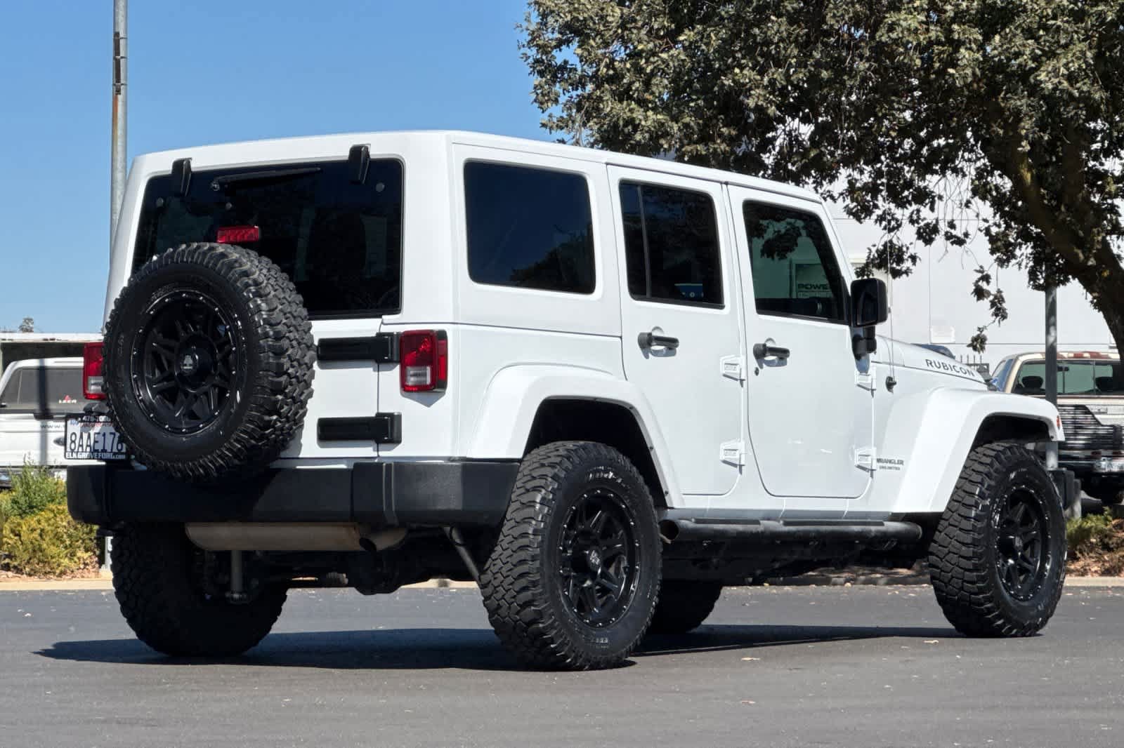 Used 2017 Jeep Wrangler Unlimited Rubicon w/ Connectivity Group AWD/4WD image 2