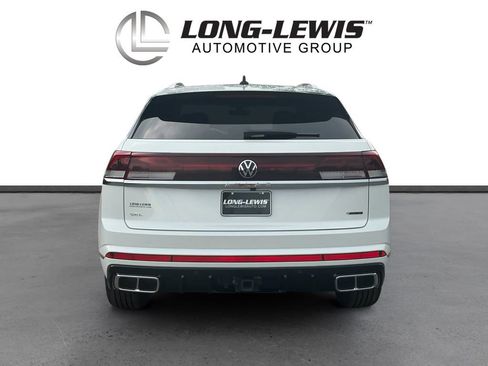 Used 2024 Volkswagen Atlas Cross Sport SEL R-Line AWD/4WD image 5