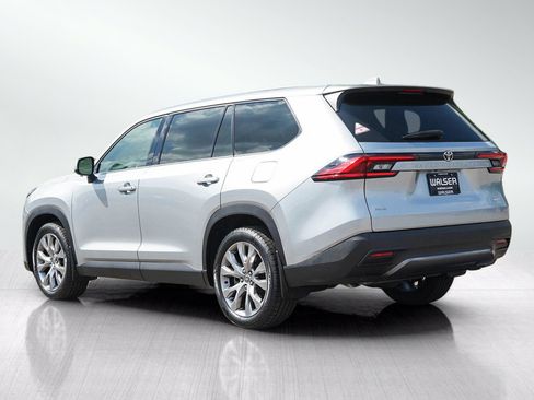 Used 2024 Toyota Grand Highlander AWD image 3