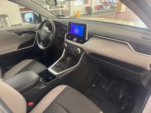 Used 2025 Toyota RAV4 XLE w/ Convenience Package image 16