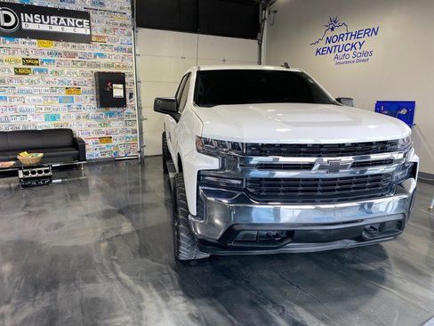 Used 2022 Chevrolet Silverado 1500 LT AWD/4WD image 1