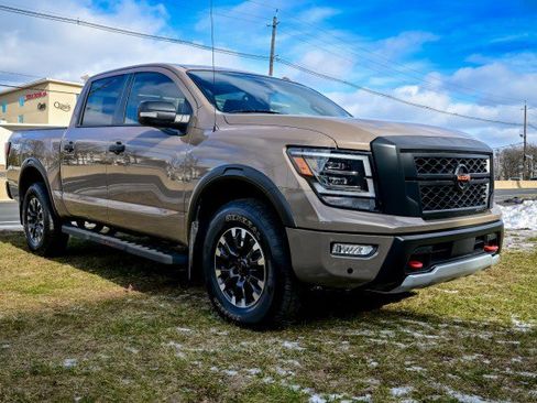 Used 2021 Nissan Titan PRO-4X w/ Pro-4x Convenience Package image 3