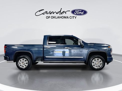 Used 2024 Chevrolet Silverado 2500 High Country w/ Technology Package AWD/4WD image 9