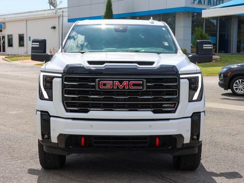 Used 2025 GMC Sierra 2500 AT4 AWD/4WD image 2