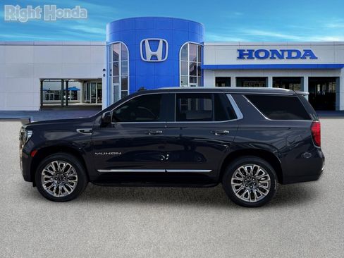 Used 2023 GMC Yukon SLT AWD/4WD image 3