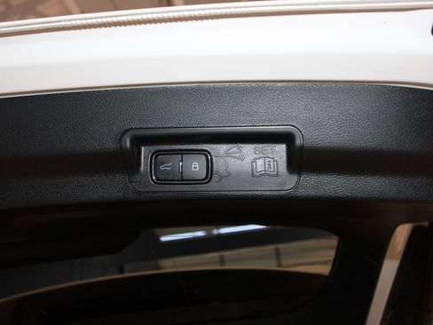 Used 2023 Ford Explorer Limited w/ Limited Technology Package image 44