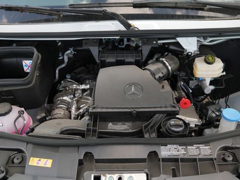 New 2025 Mercedes-Benz Sprinter 2500 image 10